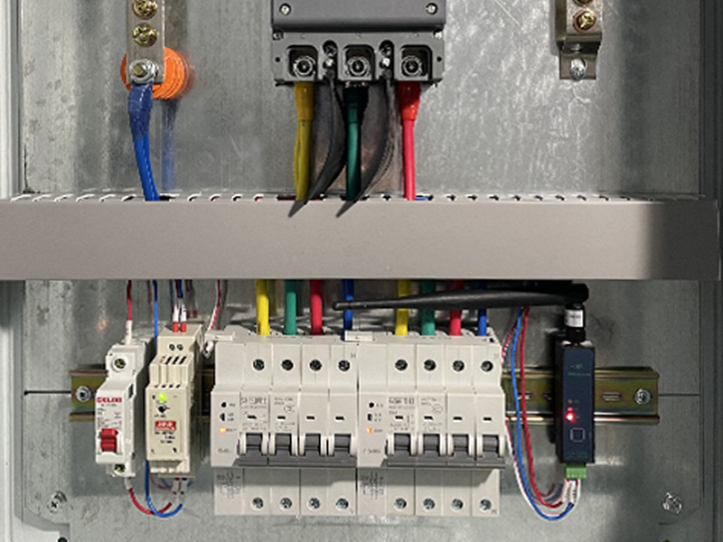 Power monitoring components and connected breakers inside a distribution cabinet